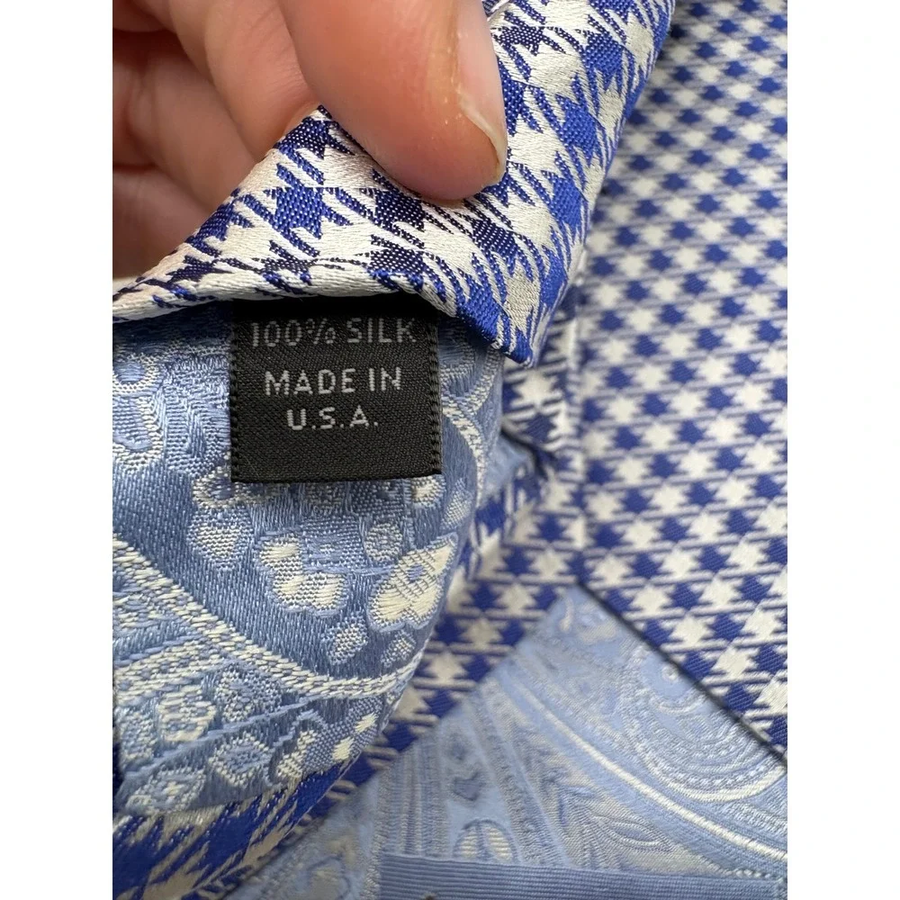 John W Nordstrom Mens Blue Silver Houndstooth Silk Necktie Made in USA 3.5 Inch